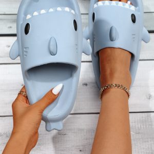2cd58e0399bde6044b3991b1ad8cdb8282aea9e5453b367bc58bd1e6b8200785.jpg Women Blue Cartoon Shark Design Single Band Slides